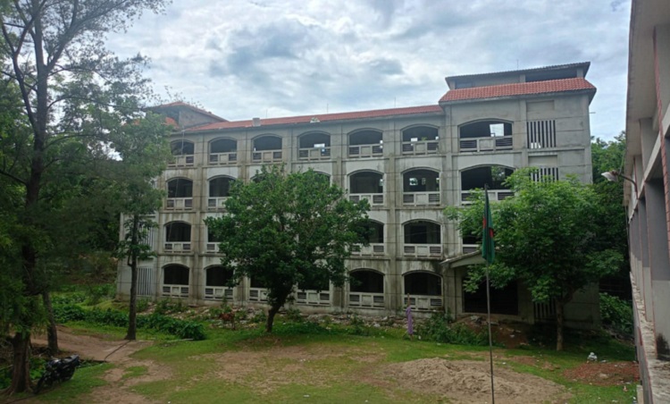 রাজস্থলীতে একটি উচ্চ বিদ্যালয়ের ভবন নির্মাণ কাজ বন্ধ