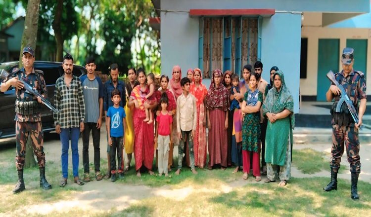 হ‍রিপুর সীমান্ত দিয়ে নারী শিশুসহ ২৩ জনকে পুশইন 
