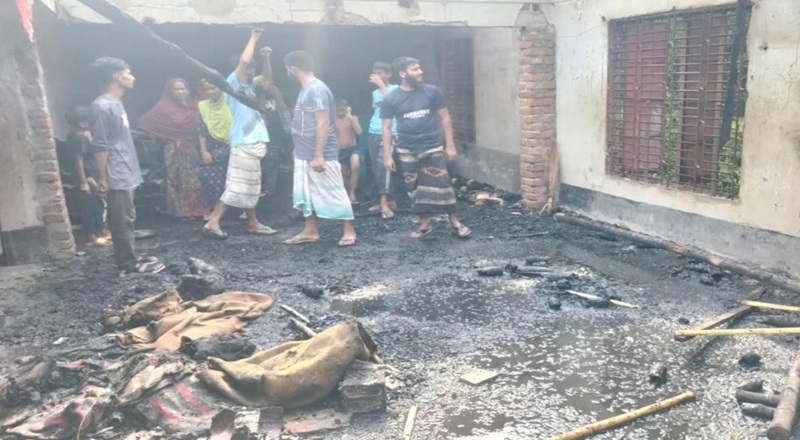 চারঘাটে বৈদ্যুতিক আগুনে মাদ্রাসা পুড়ে ভস্মীভূত
