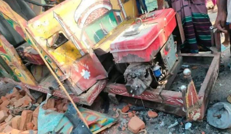 মিরপুরে অ্যাম্বুলেন্স-ট্রলির মুখোমুখি সংঘর্ষে একজনের মৃত্যু