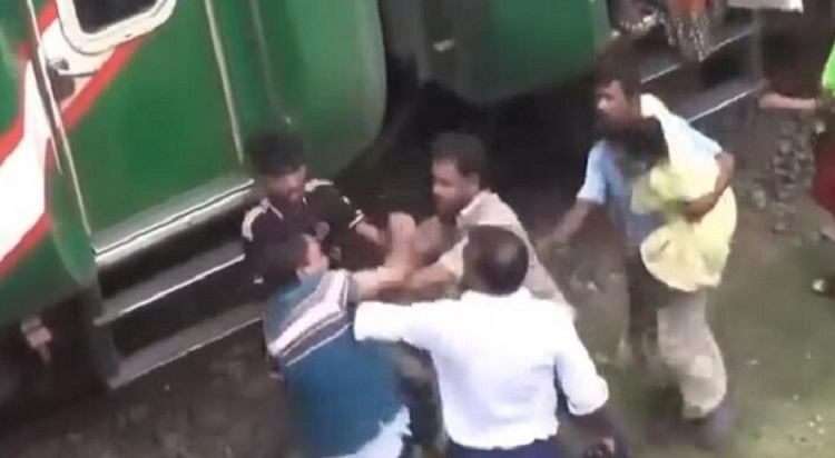 ‘অভিযোগ দিলে কি আর মার ফেরত পাব’
