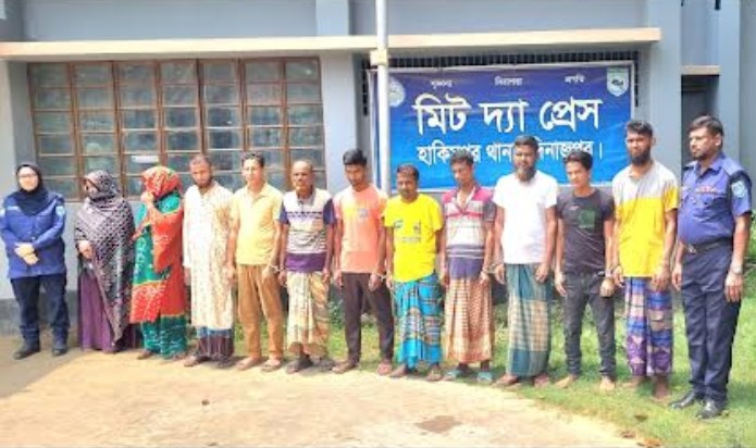 হাকিমপুরে শিশু ধর্ষণ চেষ্টা আসামি সহ ১১ জন আটক 