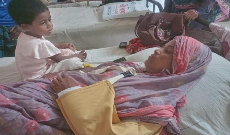 যাতায়াতের রাস্তা বন্ধ, প্রতিবাদ করায় মারপিট