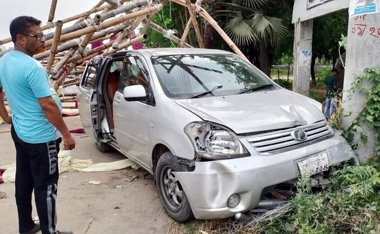 আদমদীঘিতে প্রাইভেটকারের ধাক্কায় শিশুর মৃত্যু