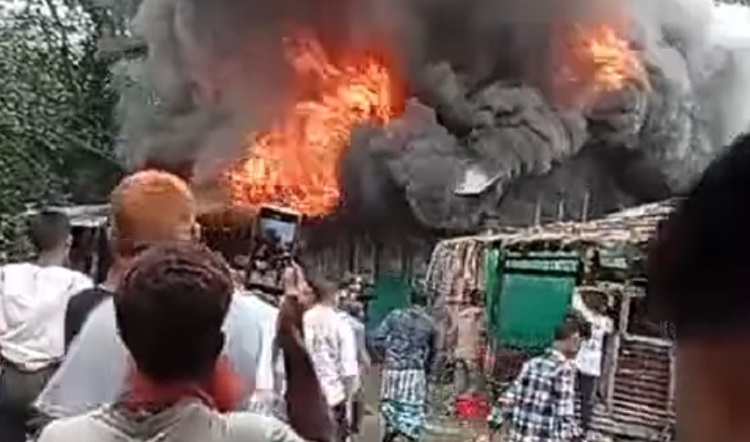 নেছারাবাদের চিলতলা বাজারে ভয়াবহ অগ্নিকাণ্ড