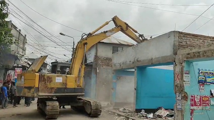 কোটালীপাড়ায় প্রায় দুই শতাধিক অবৈধ স্থাপনা উচ্ছেদ