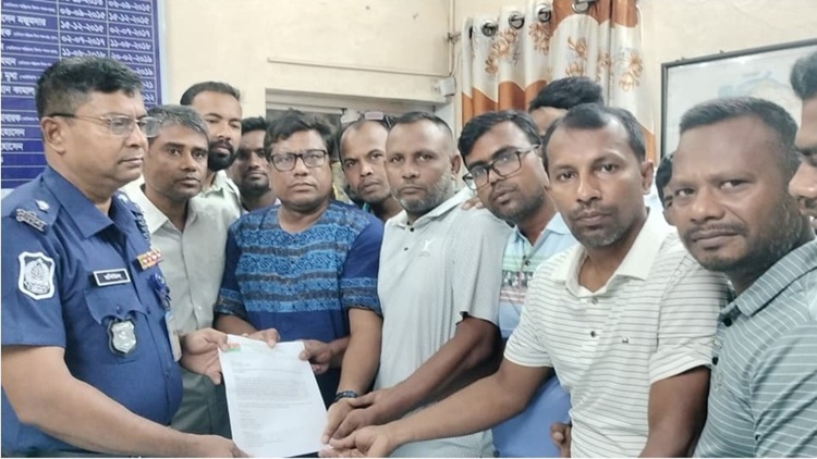 মতলব উত্তরে যুবদলের স্মারকলিপি প্রদান