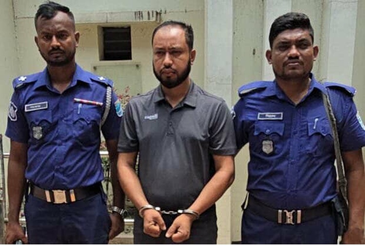 ডাকাতির প্রস্তুতিকালে অস্ত্রসহ ভুয়া এএসপি গ্রেপ্তার