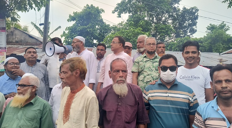 আত্রাইয়ে কেন্দ্রীয় বিএনপি'র সদস্য আনোয়ার হোসেন বুলুর জনসংযোগ