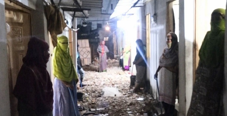 লাঠিসোঁটা হাতে রাত কাটে নারীদের