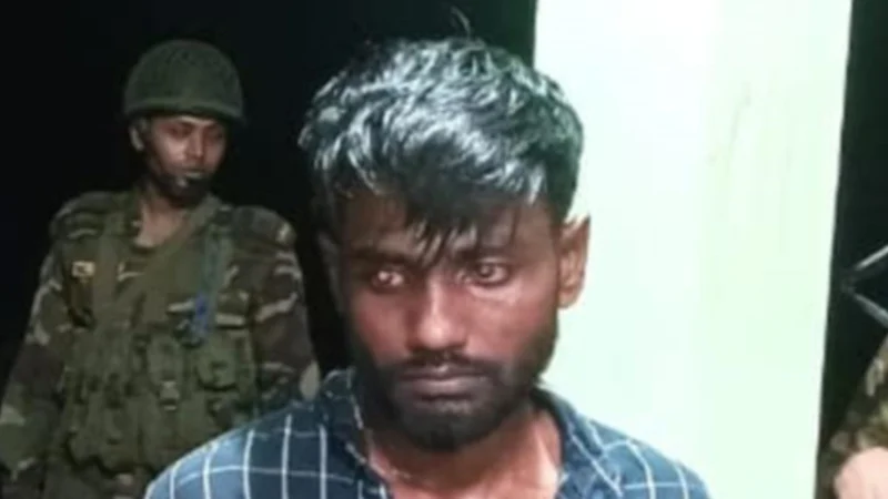 চলন্ত বাসে কলেজছাত্রীকে পালাক্রমে ধর্ষণ, চালক আটক