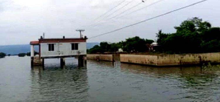 পানিবন্দী কমিউনিটি ক্লিনিকে ৬ মাস দেখা মেলে না রোগীর