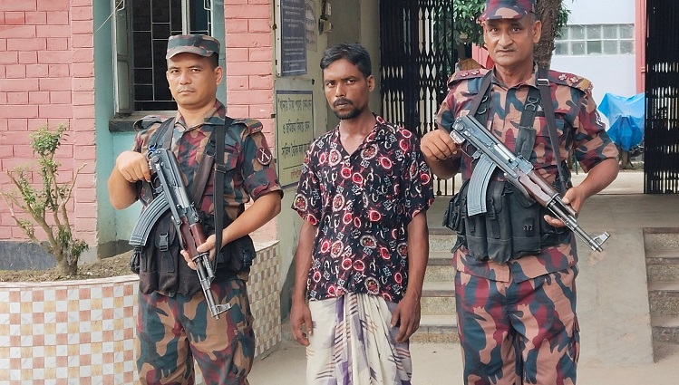 রাণীশংকৈলের শাহানাবাদ সীমান্তে বিজিবি’র হাতে আটক ১