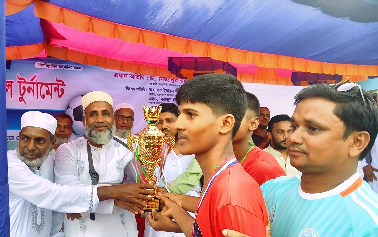 নাচোলে আন্ত:পৌর ফুটবল টুর্নামেন্টের ফাইনাল