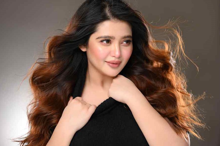নিজেকে আরও ঘষেমেজে নিতে চাই : এনা সাহা 