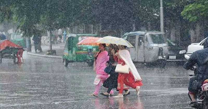 আষাঢ়ের বৃষ্টিতে কমছে গরম