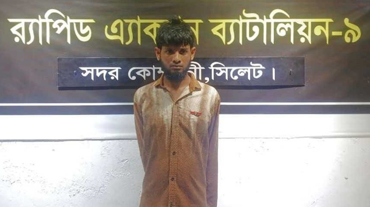 চলন্ত বাসে কলেজ ছাত্রীকে ধর্ষণ, হেলপার গ্রেপ্তার