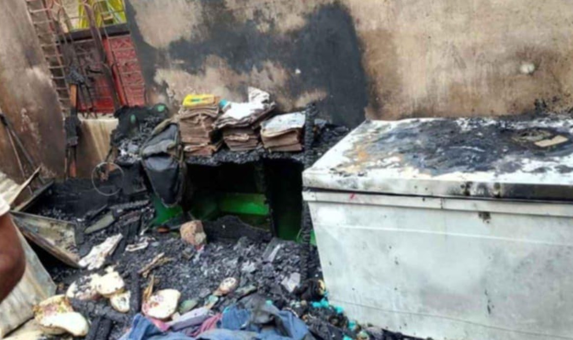 গাইবান্ধায় অগ্নিকাণ্ডে বাড়ি দোকান ঘর ভস্মিভুত