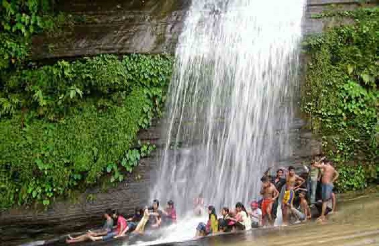 সৌন্দর্যের আরেক নাম রিসাং ঝর্না