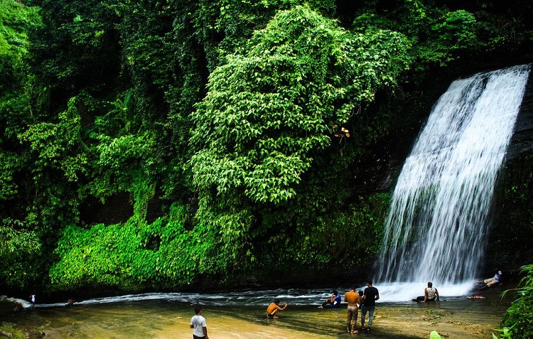 সৌন্দর্যের আরেক নাম রিসাং ঝর্না