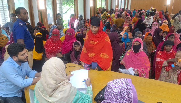 বড়াইগ্রামে উন্মুক্ত পদ্ধতিতে ভিডব্লিউবি উপকারভোগী বাছাই