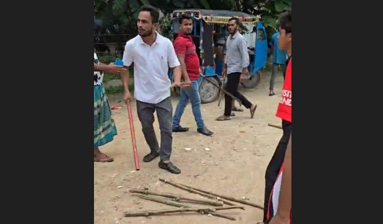 গাজীপুরে ঝুট ব্যবসার দখল নিতে অস্ত্রের মহড়া, আটক ২