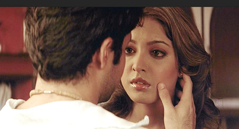 ‘আমাকে পোশাক খুলে নাচতে বলেছিল পরিচালক’