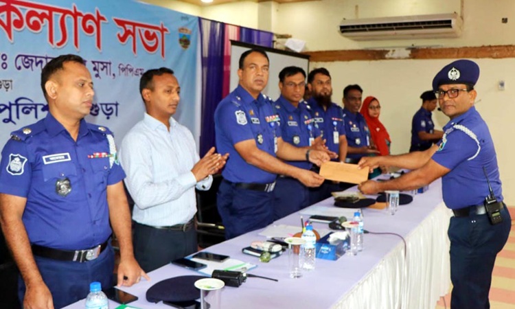 বগুড়া জেলা পুলিশের শ্রেষ্ঠ ইনচার্জ নির্বাচিত হলেন শফিকুল ইসলাম