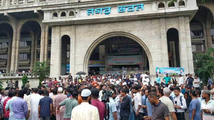 বিএনপি নেতা ইশরাককে মেয়র ঘোষণার দাবির সমাবেশ