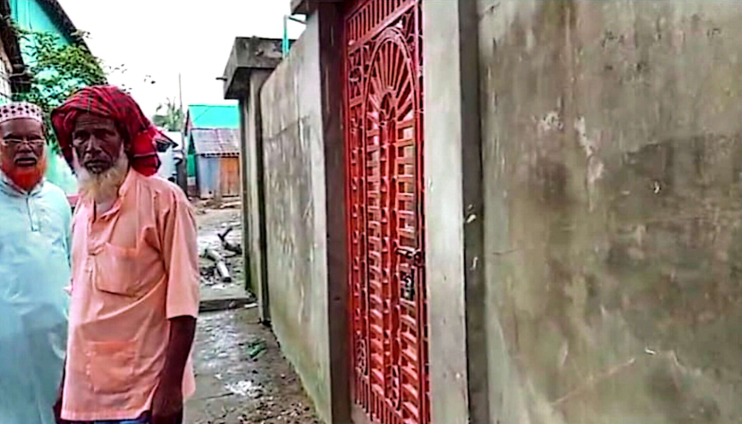 চাচা-ভাতিজার বিরোধের জেরে মাদ্রাসায় তালা