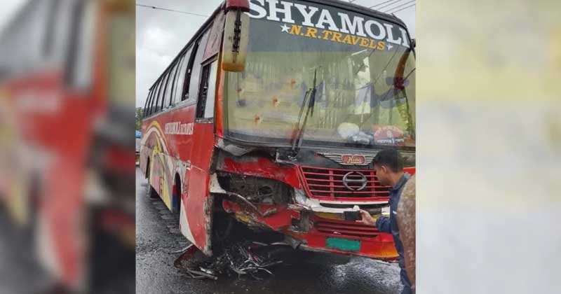 মোটরসাইকেলকে চাপা দিয়ে আধা কি.মি. হিচড়ে নিয়ে গেল  শ্যামলী পরিবহন, ২ যুবক নিহত