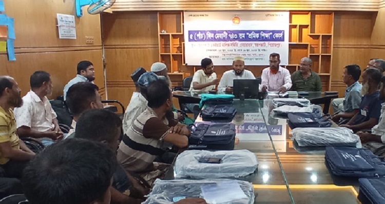 নেছারাবাদে চলছে ৫ দিনব্যাপী শ্রমিক শিক্ষা কোর্স