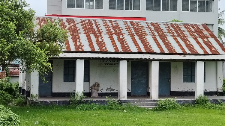 কালীগঞ্জে ক্রীড়া সংস্থার চাবি উধাও, দায় নিচ্ছে না সম্পাদক!