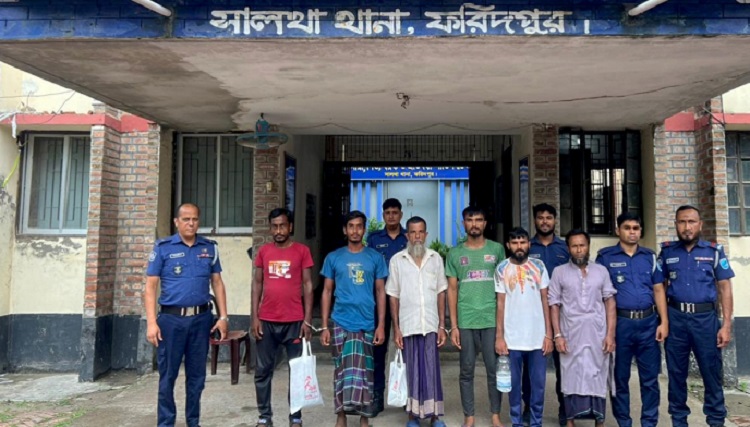 সালথায় সাজাপ্রাপ্ত তিন পলাতক আসামিসহ গ্রেপ্তার ৭