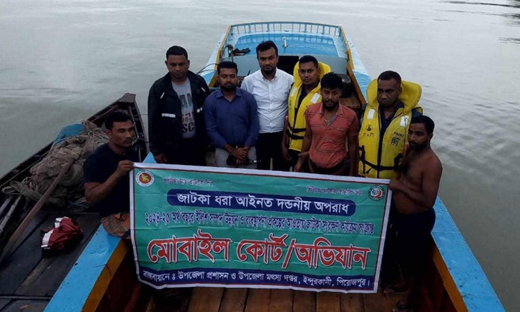 ইন্দুরকানীতে অবৈধ জাল ব্যবহার করায় জেলের ৭ দিনের কারাদণ্ড