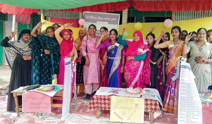 ব্র্যাকের কিশোরীদের নিয়ে  