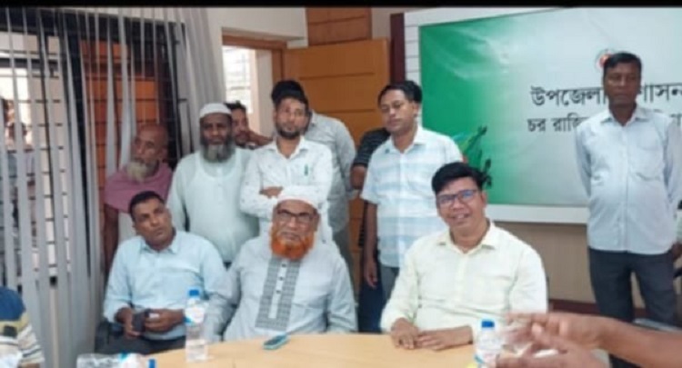 রাজিবপুরে সরকারি জমিতে অবৈধ স্থাপনা : কাগজ যাচাইয়ে সত্য বের করলেন ইউএনও
