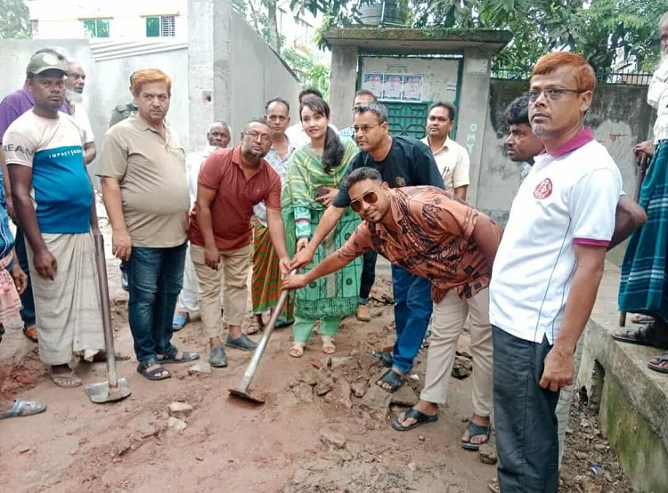 ভাঙ্গুড়া পৌরসভা সড়কের উন্নয়ন কাজের উদ্ধোধন