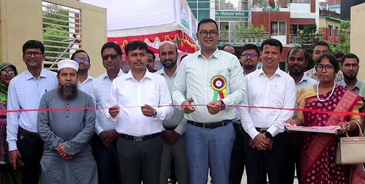 আমের রাজ্য নওগাঁয় শুরু হয়েছে জাতীয় ফল মেলা