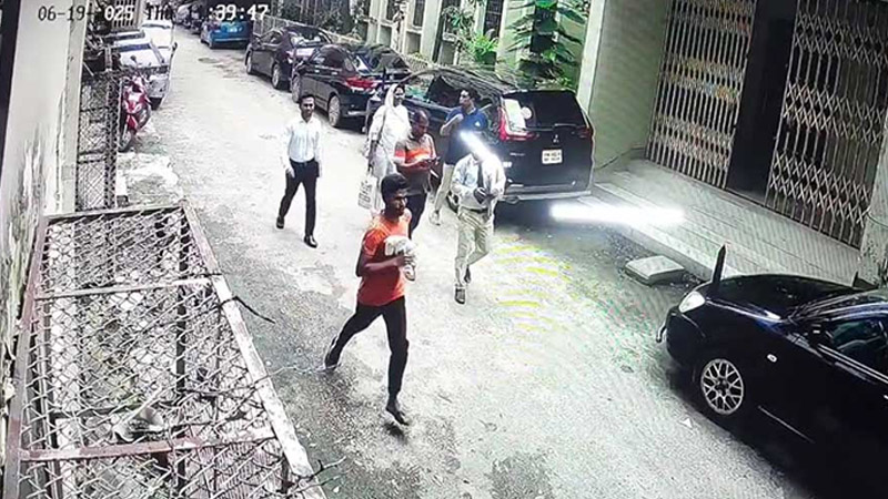 আদালত থেকে হত্যা মামলার আসামির পলায়ন