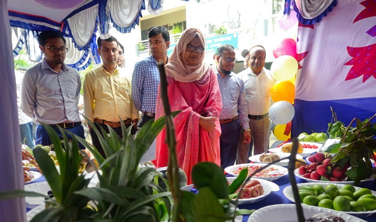 চারঘাটে জাতীয় ফল মেলা উদ্বোধন