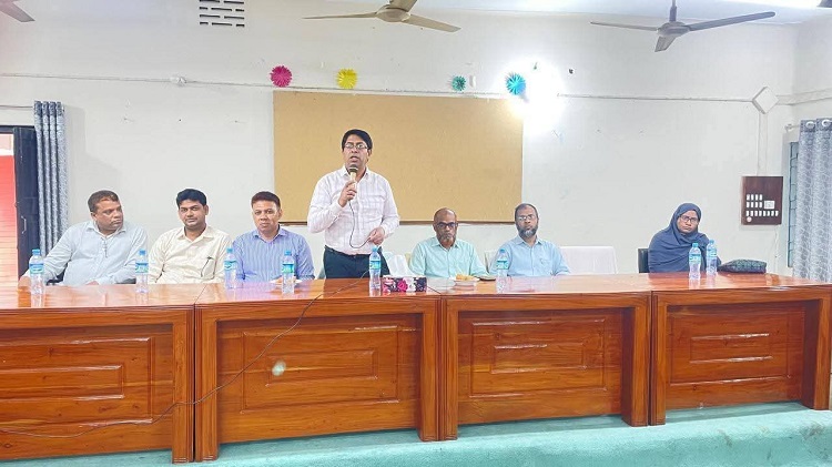মোবারকগঞ্জ চিনিকলের কর্মকর্তা ও আখচাষিদের সঙ্গে বৈঠকে কেরুজ এমডি