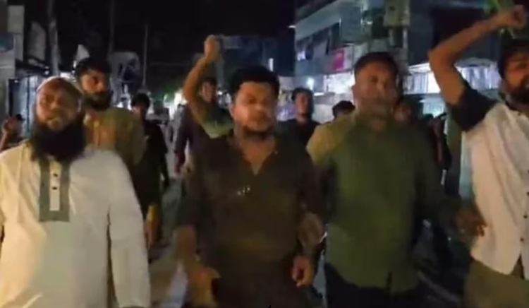 ইয়াবাসহ আটকের পর বিএনপি কর্মীর মৃত্যু, থানার সামনে স্থানীয়দের বিক্ষোভ