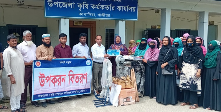 কাপাসিয়ায় মৌসুমী ফল প্রক্রিয়াজাতকরণ উপকরণ বিতরণ 