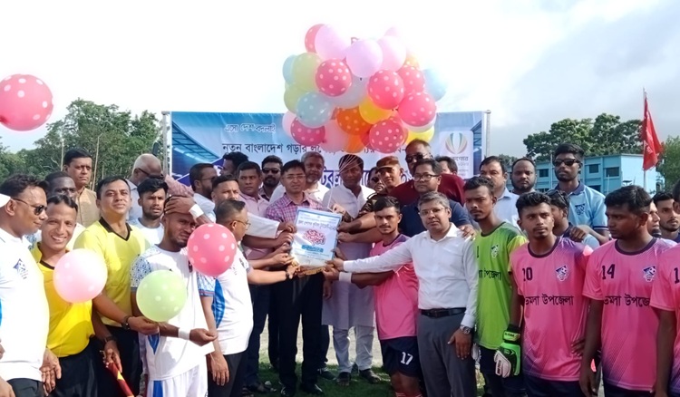 নীলফামারীতে জেলা প্রশাসক ফুটবল টুর্নামেন্টের উদ্বোধন