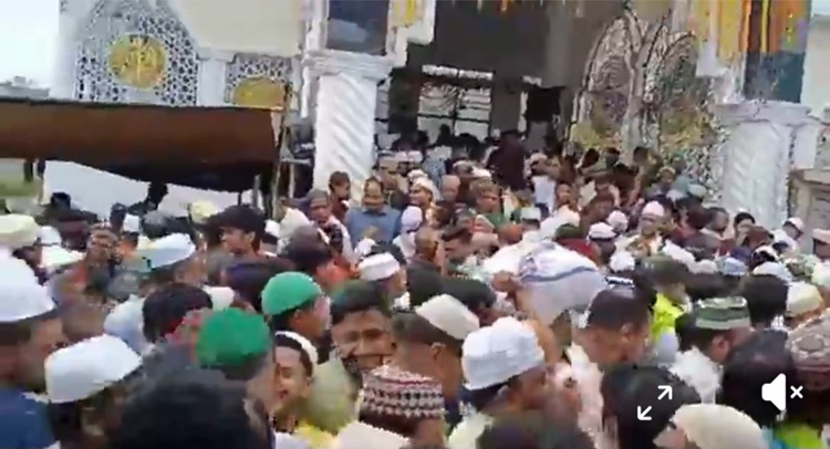 হযরত শাহ মোহছেন আউলিয়ার ( রহ.) বার্ষিক ওরশে ভক্তদের ঢল