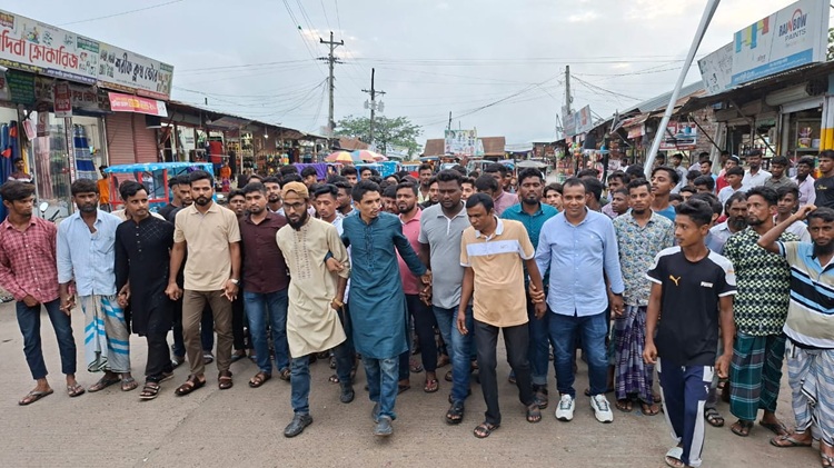 নতুন কমিটিকে স্বাগত জানিয়ে লক্ষ্মীপুরে স্বেচ্ছাসেবক দলের মিছিল