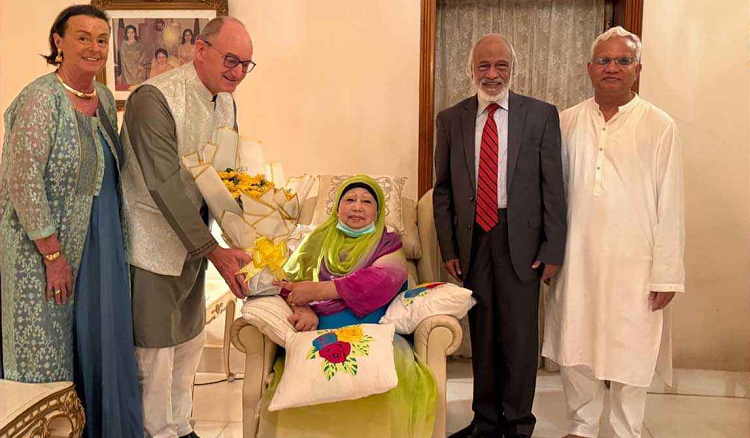 খালেদা জিয়ার সঙ্গে জার্মান রাষ্ট্রদূতের সস্ত্রীক সাক্ষাৎ