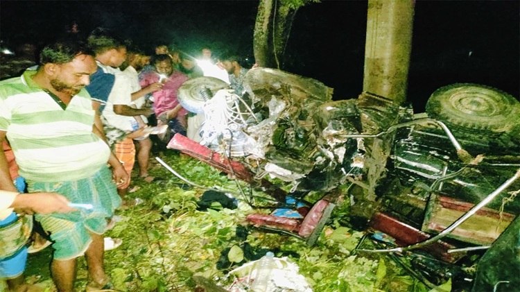 ময়মনসিংহে পৃথক সড়ক দুর্ঘটনায় নিহত ১১