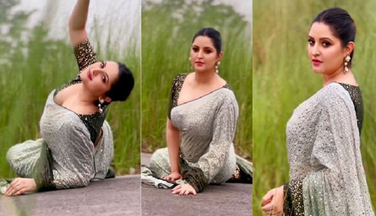 মুগ্ধতা ছড়ালেন পরীমণি
